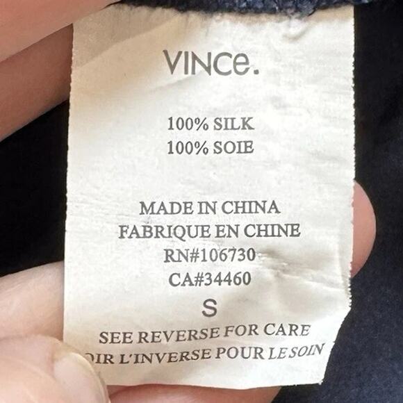 Vince 100% Silk Black Dolman Sleeve Blouse Zipper SZ Small Business Classic - Picture 9 of 10